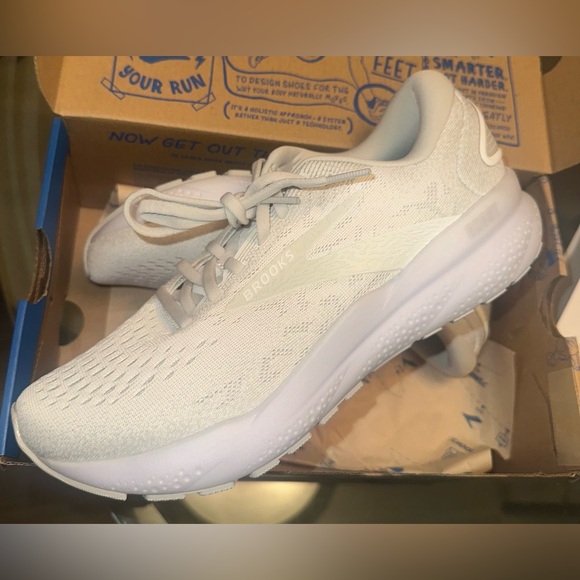 NWT Women’s Brooks Ghost 16 Running Shoes Size 8.5 White Grey - Picture 5 of 8